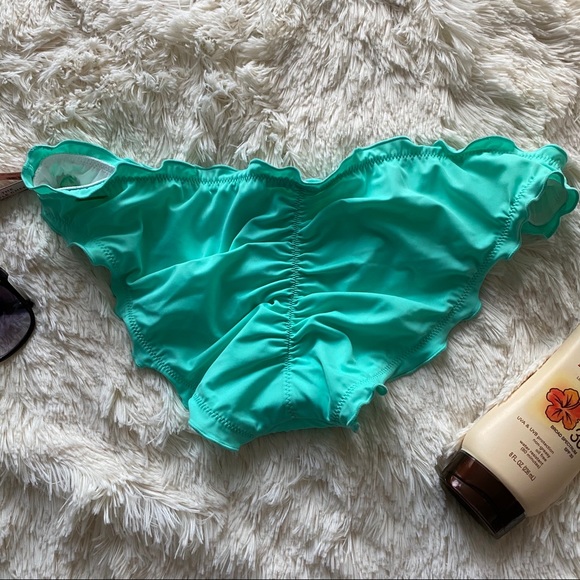 VS The Ruffle Cheeky - Picture 4 of 6